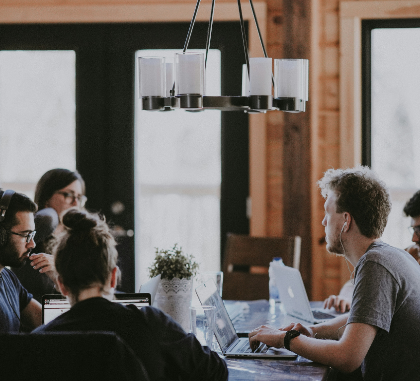 Análisis de materialidad (priorización de temas relevantes de sostenibilidad).